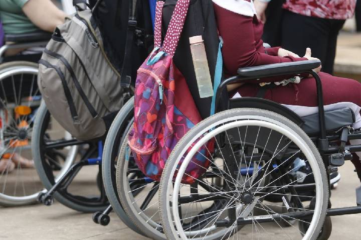 Analfabetismo entre jovens e adultos com deficiência é 12 vezes maior