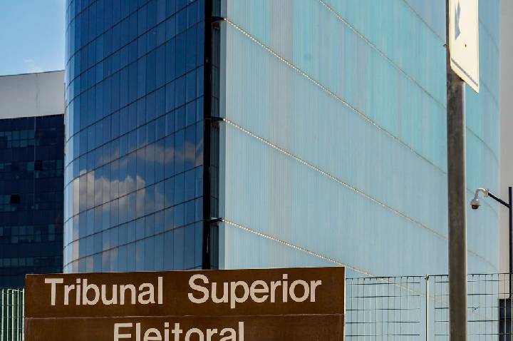 Condenado por lesão corporal contra mulher fica inelegível, decide TSE