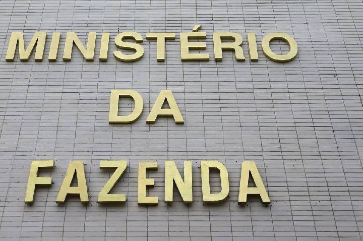 Contas do governo têm superávit de R$ 4,8 bilhões em setembro