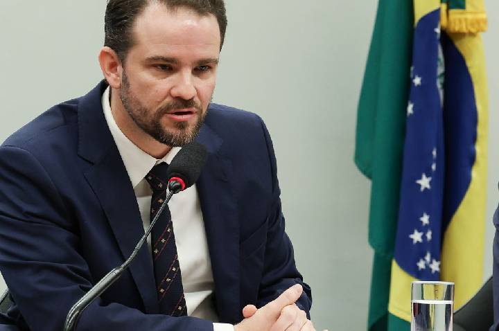 Durigan: dívida do Brasil é menor do que a de grandes economias