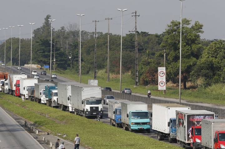 Lei garante frete mínimo no transporte de cargas; saiba o que muda