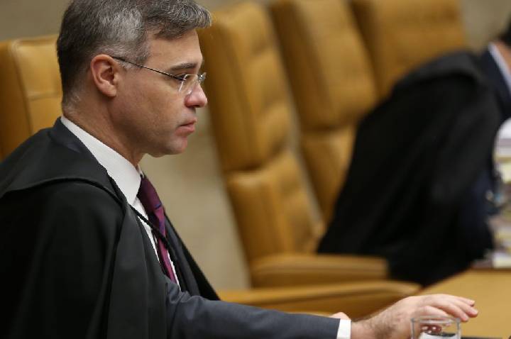 Mendonça levanta sigilo de quase 40 processos no STF