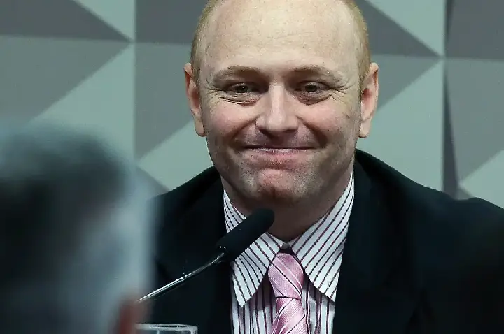 Moraes homologa redução da pena de hacker após aprovação no Enem 