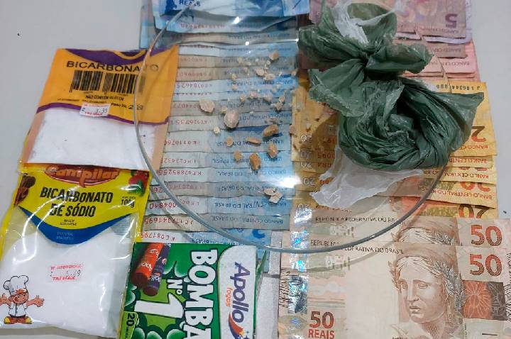 OURO PRETO DO OESTE – PM DESARTICULA MAIS UM PONTO DE TRÁFICO E APREENDE DROGAS