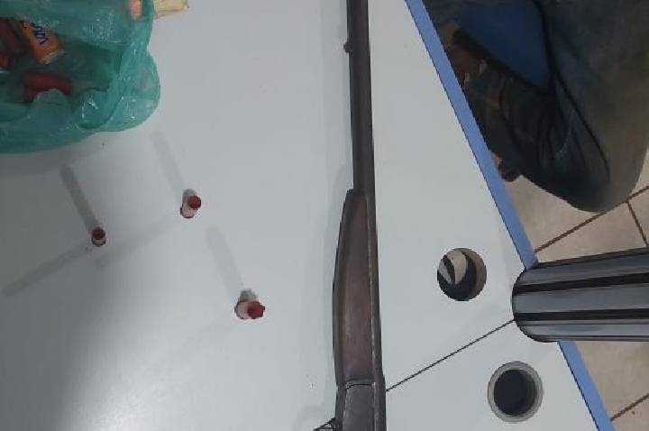 PMRO apreende arma e munições após denúncia de abate de animal na zona rural de Porto Velho