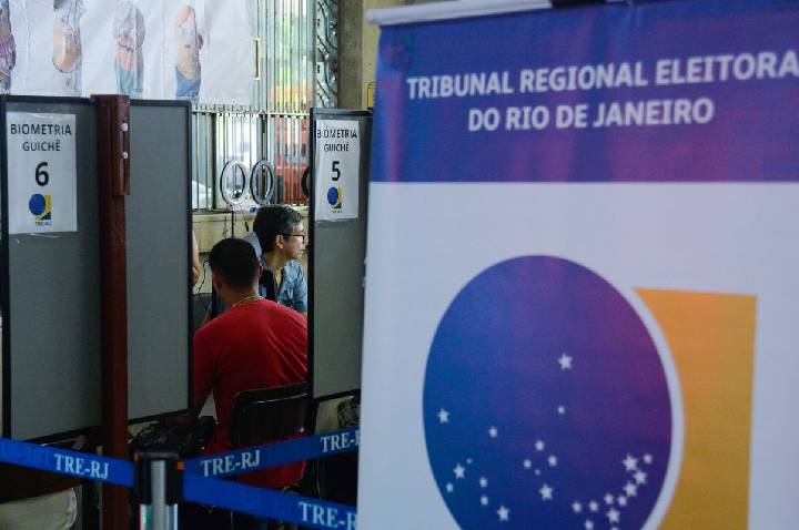 TRE-RJ faz plantão para regularizar situação de eleitores
