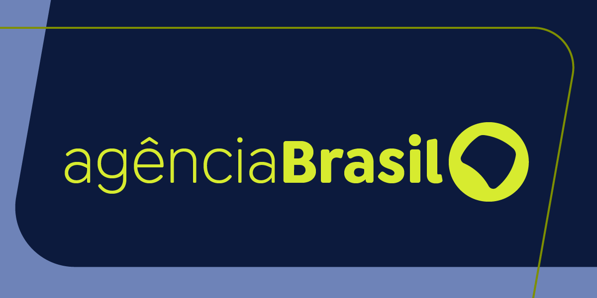 Casal morre após queda de parapente em Niterói, no Rio