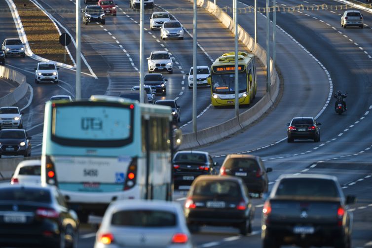 Governo federal recebe sugestões para levar internet a rodovias