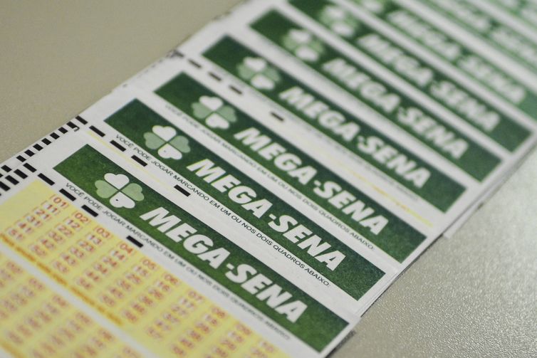 Mega-Sena acumula para R$ 100 milhões