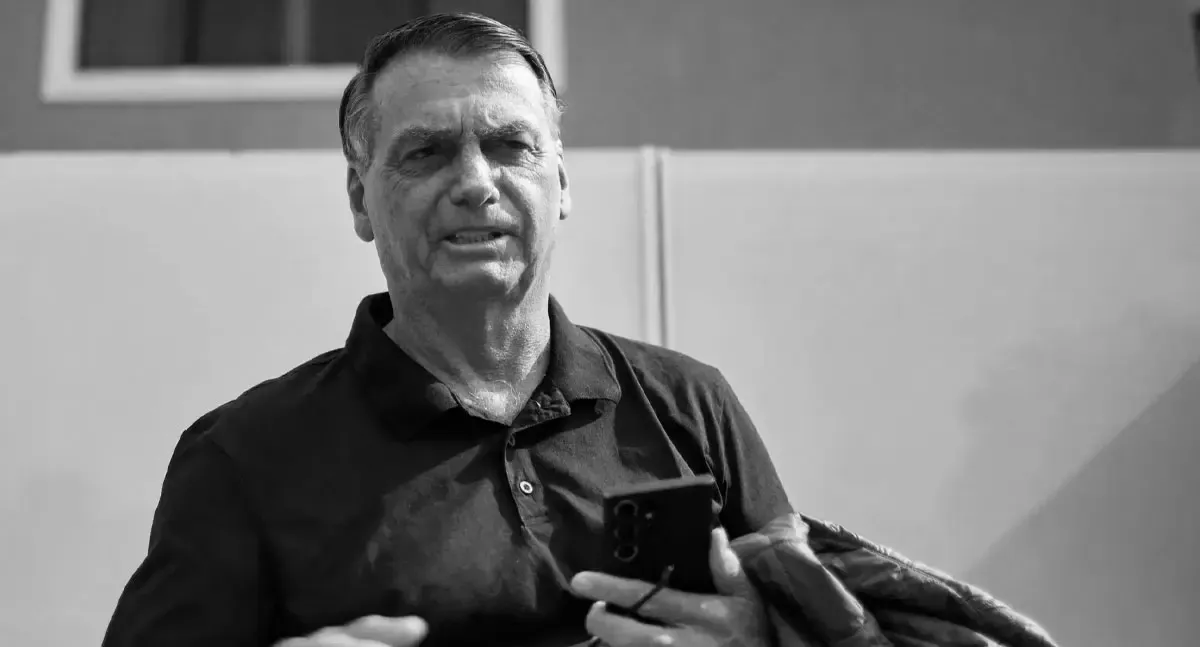 PF encontra documento em celular de Bolsonaro com pedido de asilo político | Ex-presidente teria planejado refúgio na Argentina após derrota em 2022
