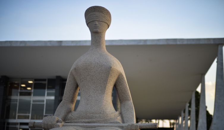 STF faz hoje acareação de Cid e Câmara, réus na trama golpista 