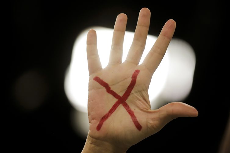 Violência digital contra mulheres atinge níveis alarmantes