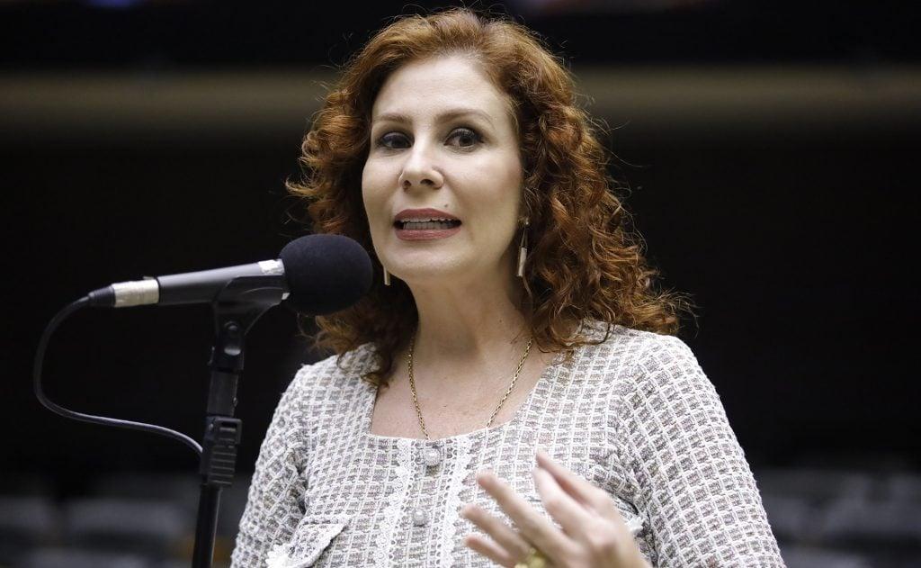 CCJ da Câmara ouve Carla Zambelli em processo de cassação de mandato