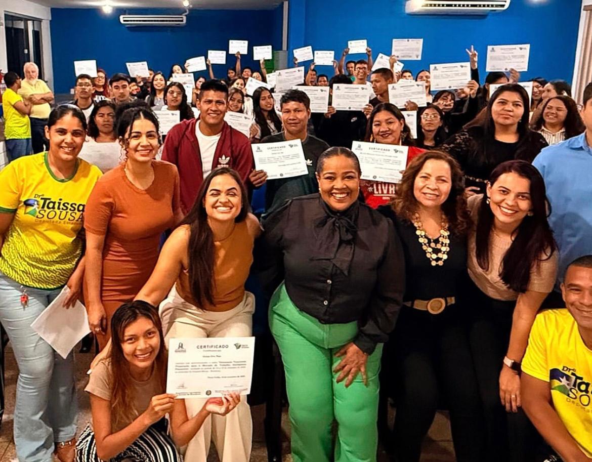 Deputada Dra. Taíssa participa da entrega de certificados da Escola do Legislativo em Guajará-Mirim