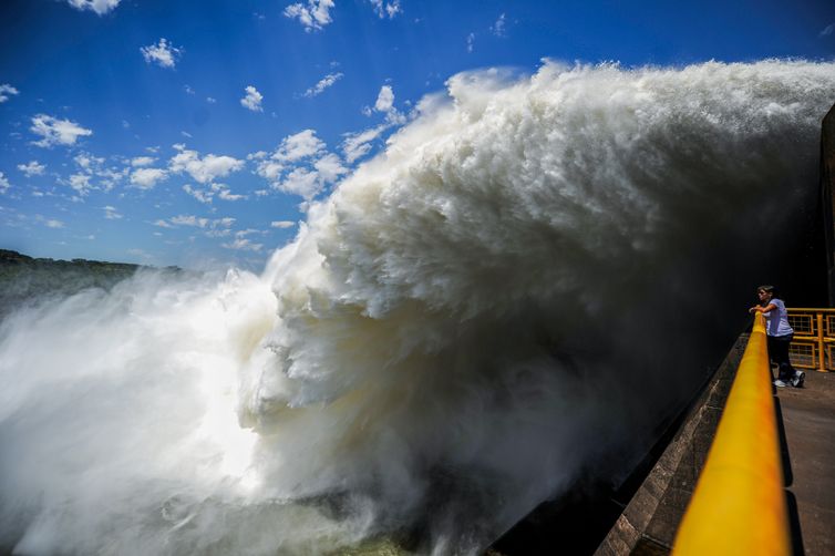 Hidrelétrica de Itaipu chega ao marco de 3,1 bilhões de MWh produzidos