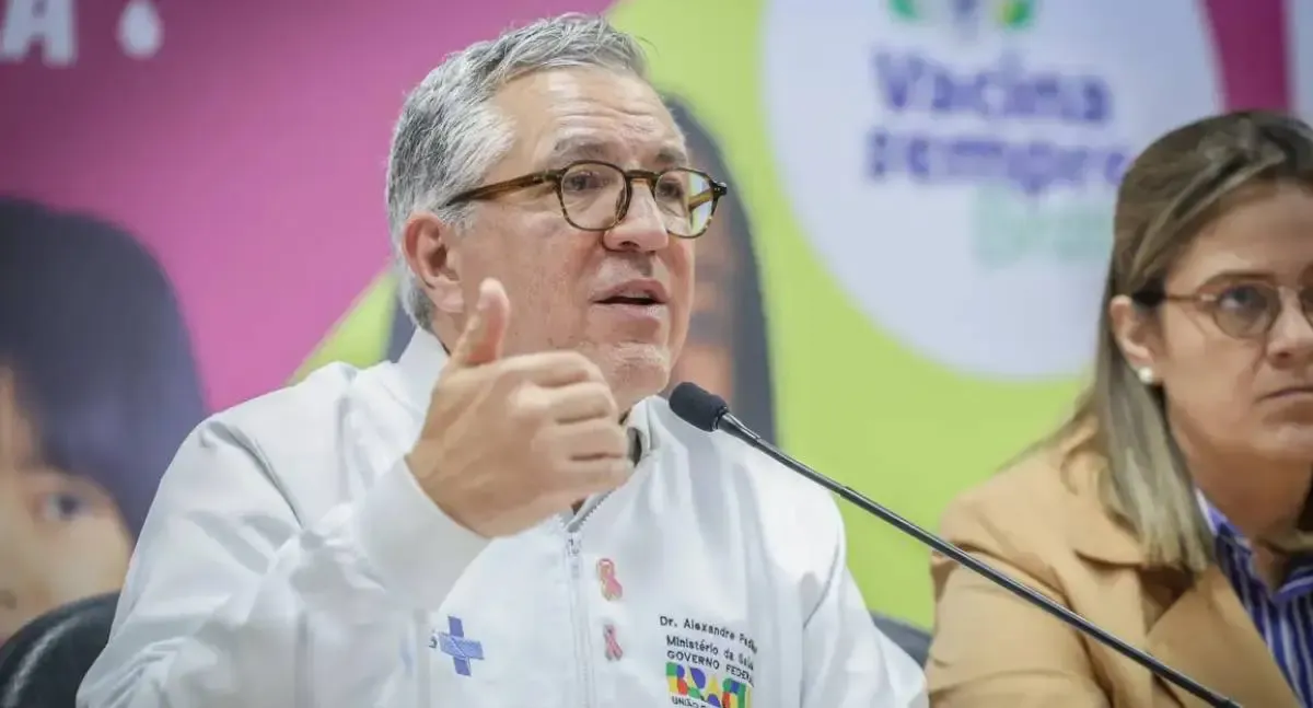 Ministro apela para que pais atualizem caderneta vacinal das crianças