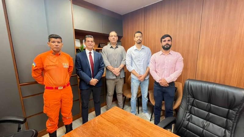Vereador Adalto de Bandeirantes discute novos projetos sociais e educacionais com representantes da Casa Civil e do Corpo de Bombeiros