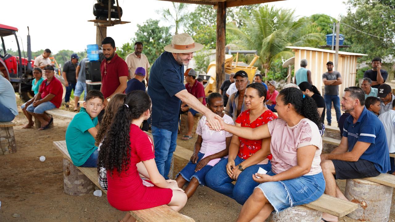 Alex Redano acompanha entrega de implementos agrícolas e reforça apoio ao produtor rural em Campo Novo de RO
