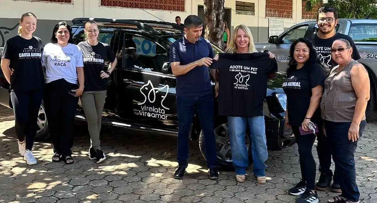 Ieda Chaves entrega veículo a associação de proteção animal em Cacoal