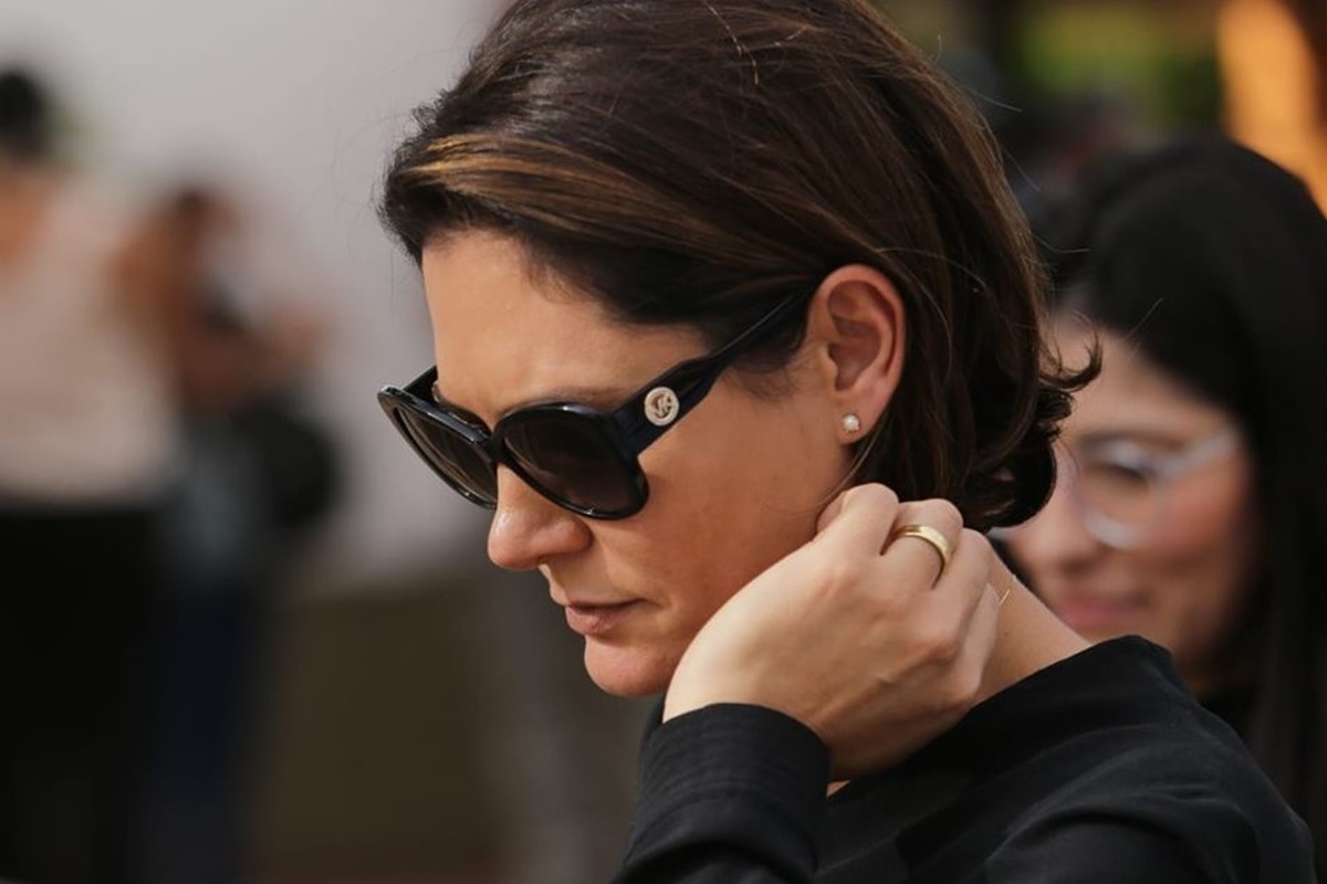 Michelle se pronuncia após prisão de Bolsonaro e cita trecho bíblico