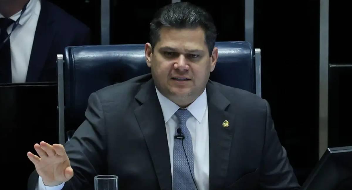 Alcolumbre envia PL da Dosimetria para CCJ; Espiridião Amim será o relator