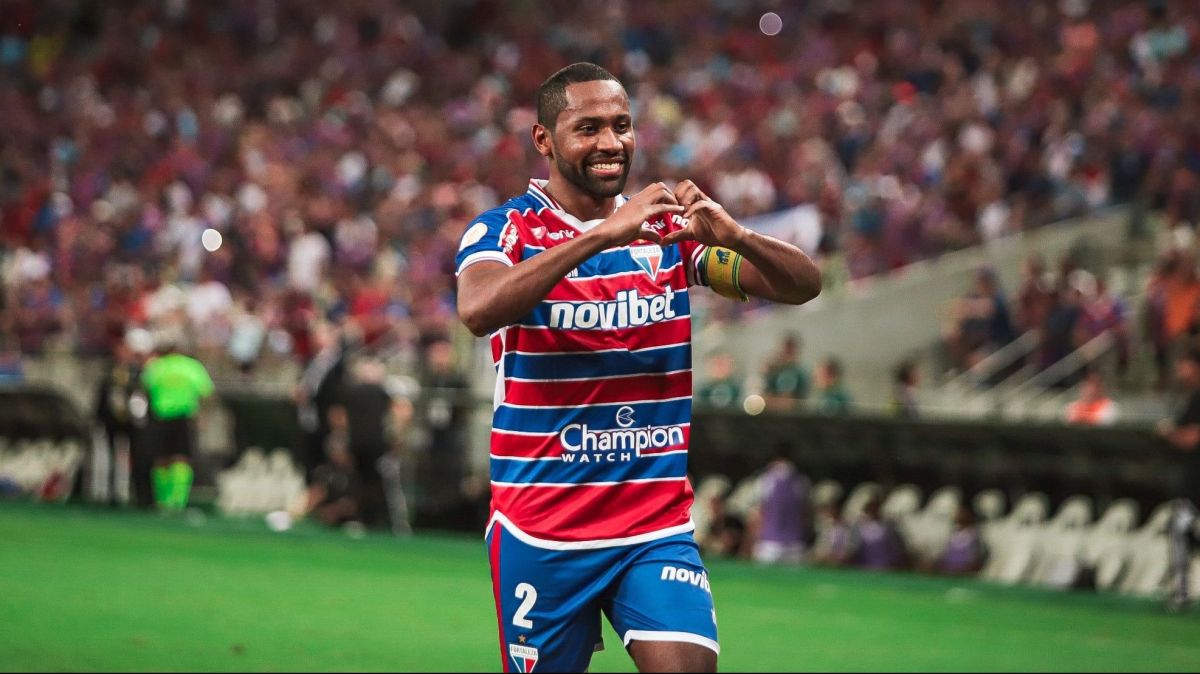 Após oito temporadas, Fortaleza oficializa saída de Tinga