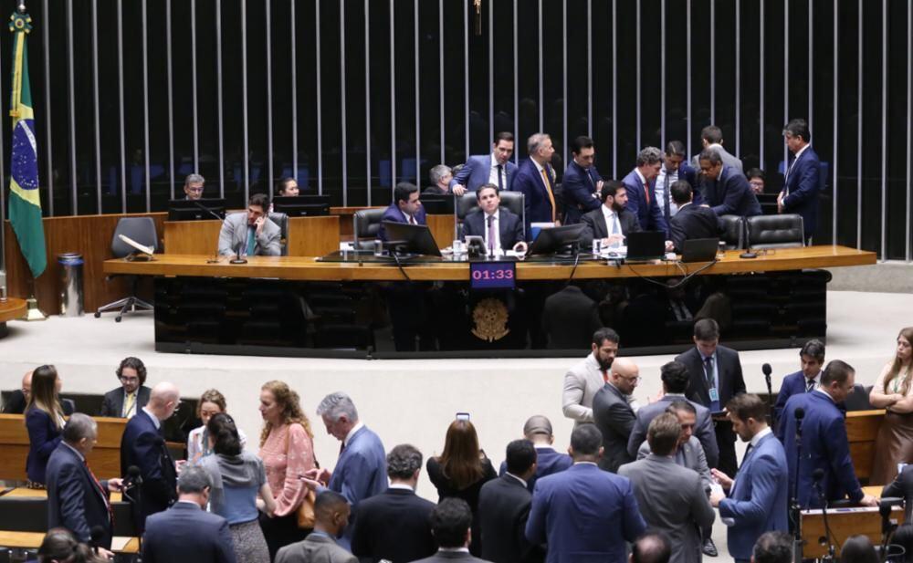 Câmara dos Deputados aprova aumento de impostos e redução de benefícios fiscais