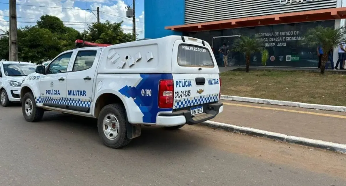 Condutor sem habilitação foge da polícia e é detido após cair de motocicleta