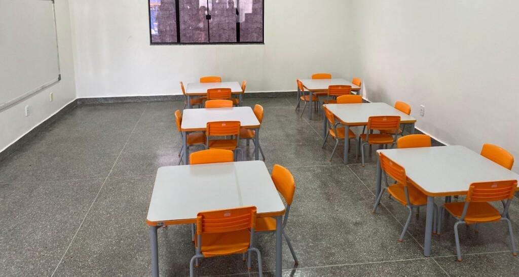 Mais salas de aula para Rolim de Moura com apoio de Cirone Deiró