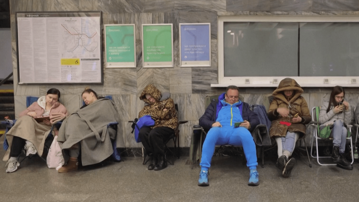 Rússia bombardeia Ucrânia antes do encontro entre Zelensky e Trump