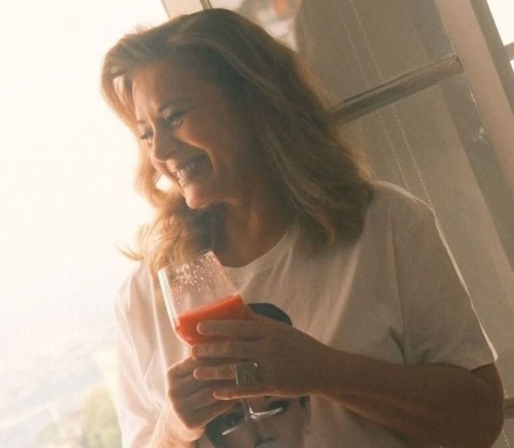 Vera Fischer posta fotos só de camiseta: “74 anos bem vividos”