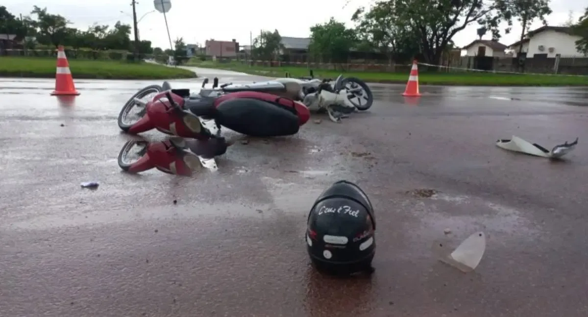 Colisão entre duas Honda Biz deixa uma condutora ferida em Rolim de Moura