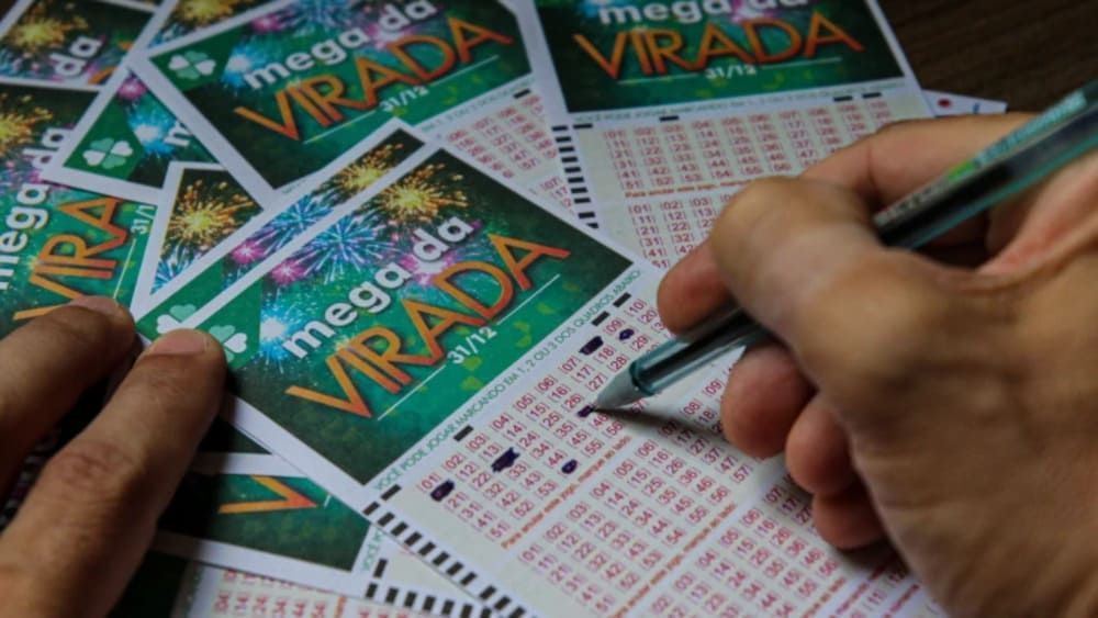 Mega da Virada: 2 bolões e 4 apostas simples dividem prêmio de R$ 1,09 bi