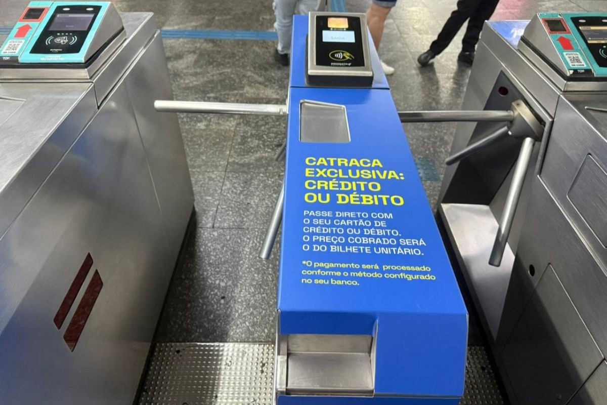 Metrô e ônibus testam adesão de pagamento com cartão. Veja onde usar