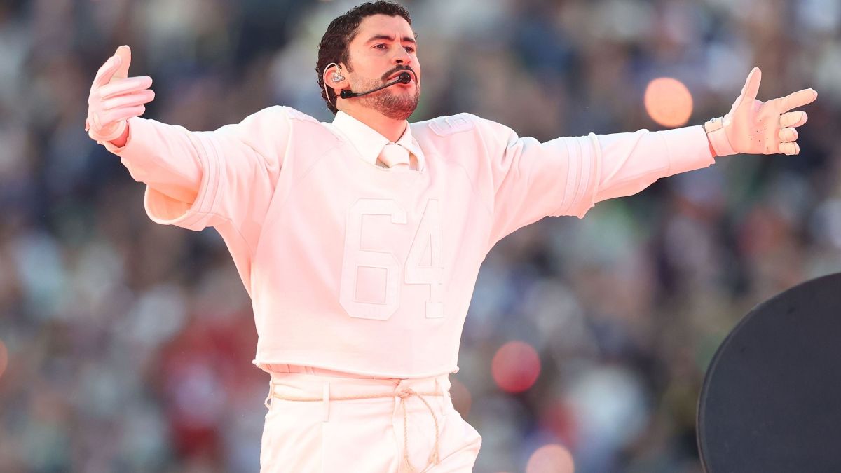 Bad Bunny cita o Brasil em show no Super Bowl; assista