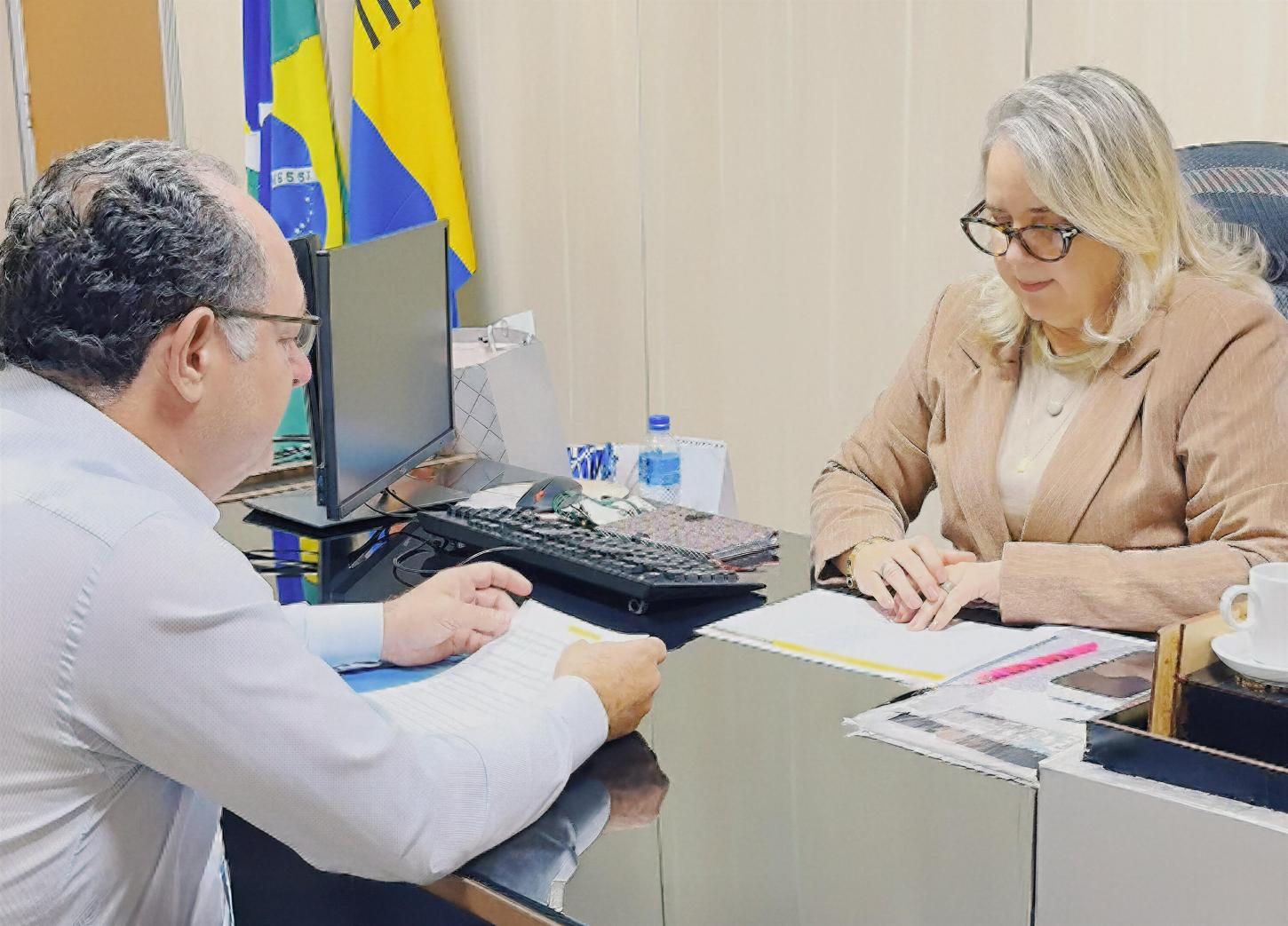 Deputado Pedro Fernandes solicita novos aparelhos de climatização para escola estadual em Cacaulândia