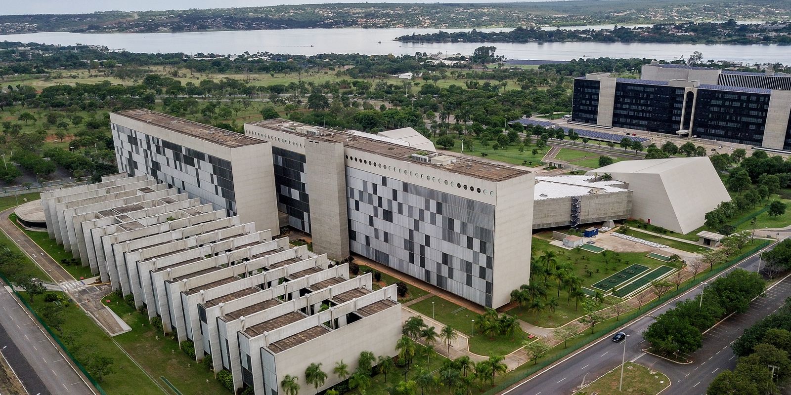 STJ abre sindicância contra ministro acusado de importunação sexual