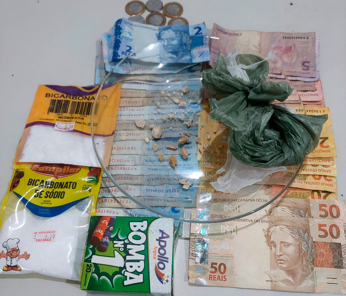 OURO PRETO DO OESTE – PM DESARTICULA MAIS UM PONTO DE TRÁFICO E APREENDE DROGAS