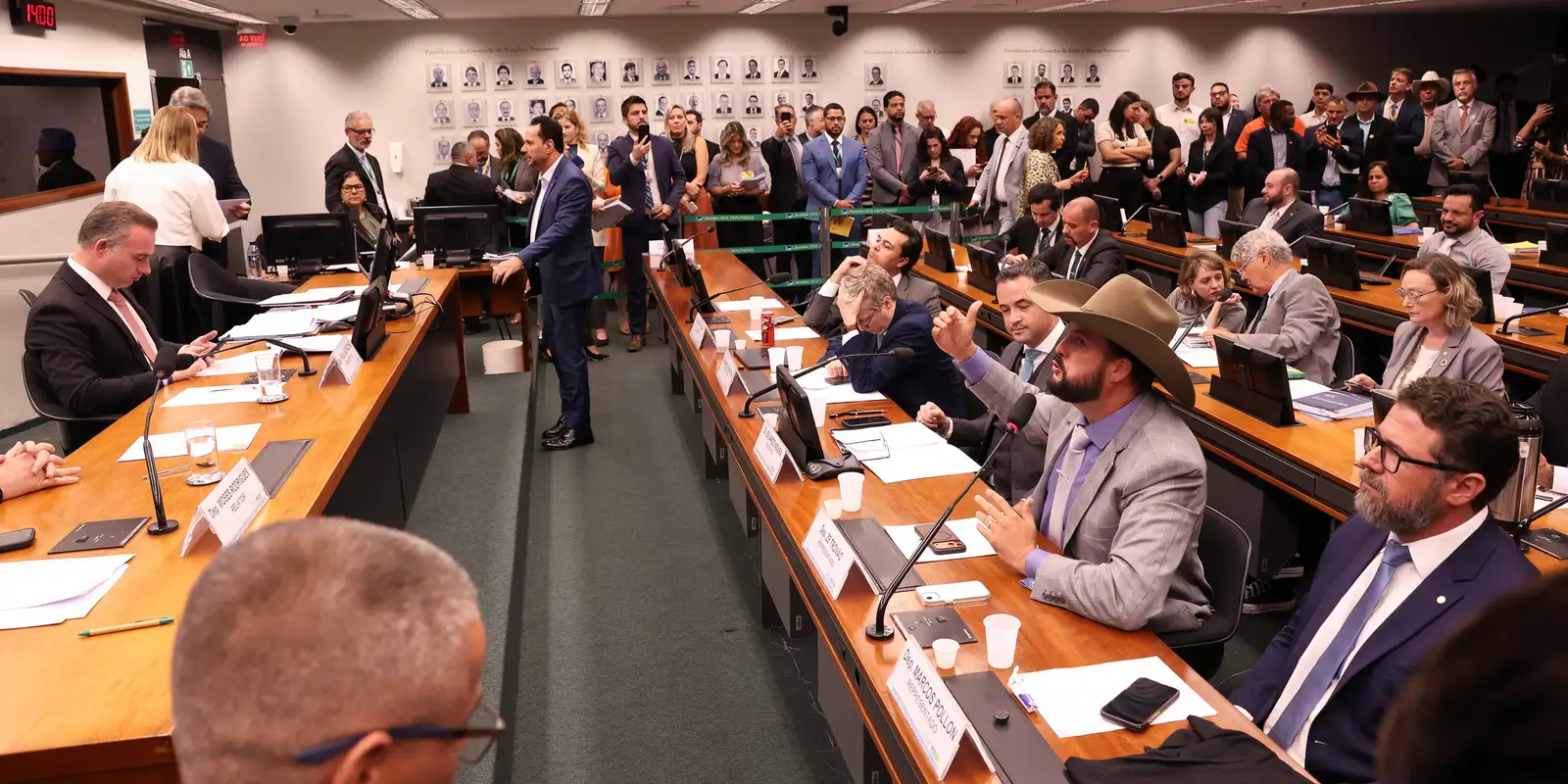 Conselho de Ética suspende três deputados por motim na Câmara