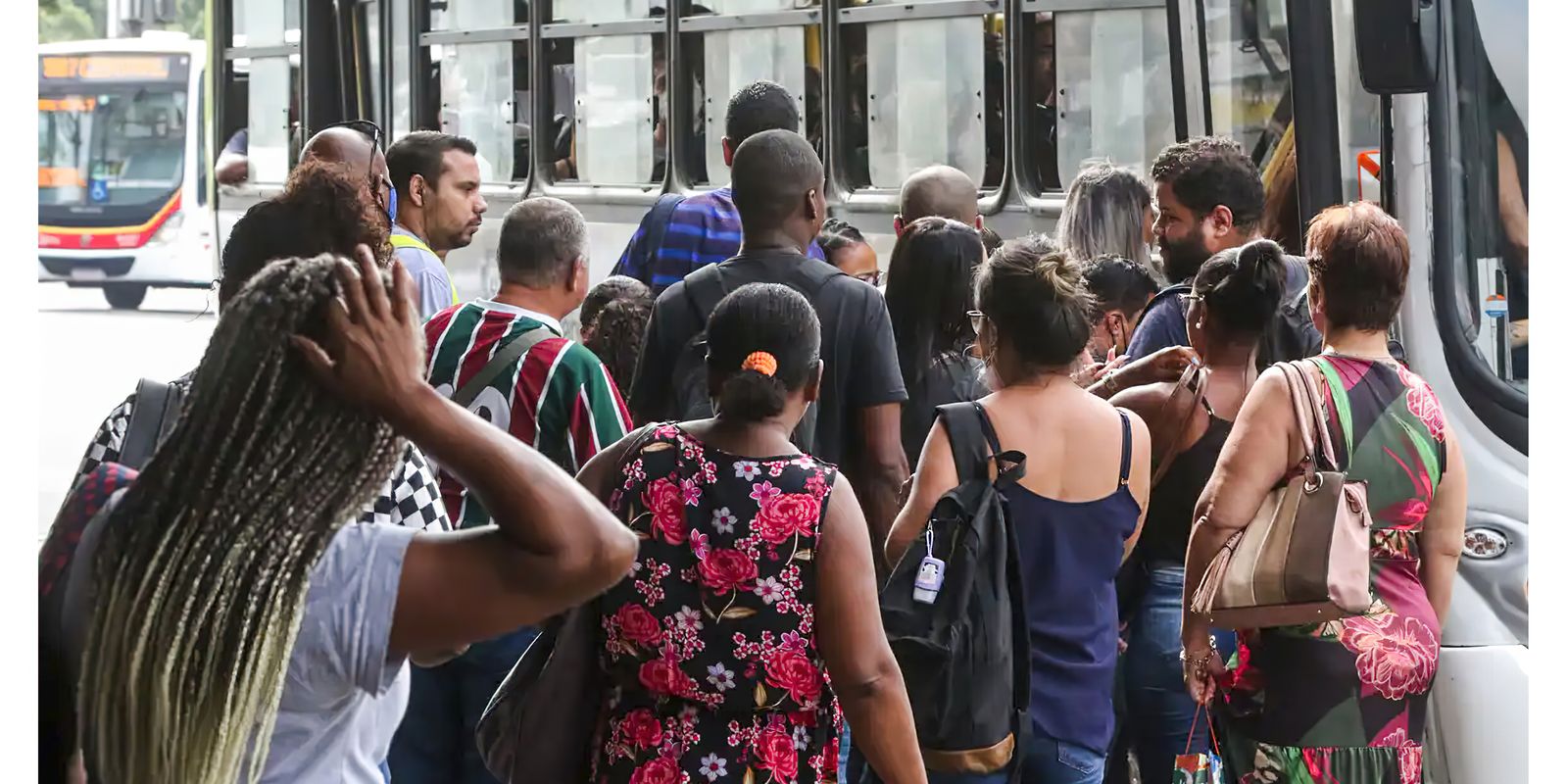 Desemprego mais longo cai 21,7% e é o menor já registrado pelo IBGE