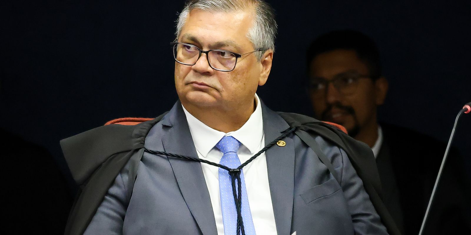 Dino dá 10 dias para governo mostrar plano de combate a incêndios