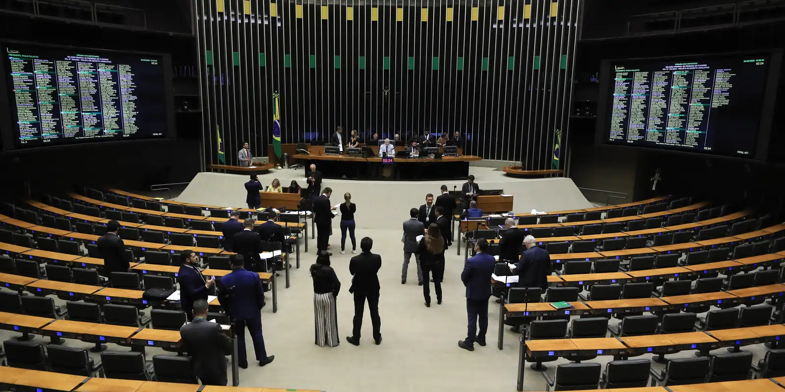 Minirreforma eleitoral limita e parcela multa a partidos políticos