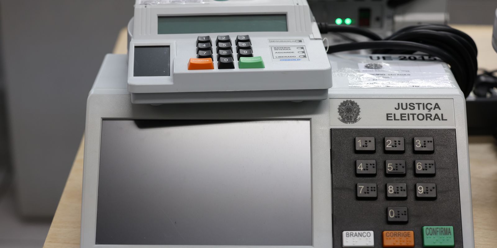 Pesquisa aponta que fake news sobre eleições miram urnas eletrônicas
