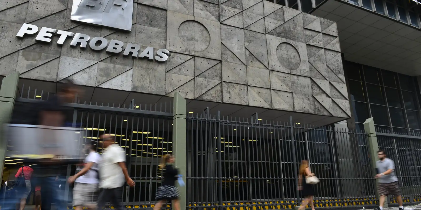 Petrobras anuncia alta de R$ 0,04 na gasolina vendida a distribuidoras