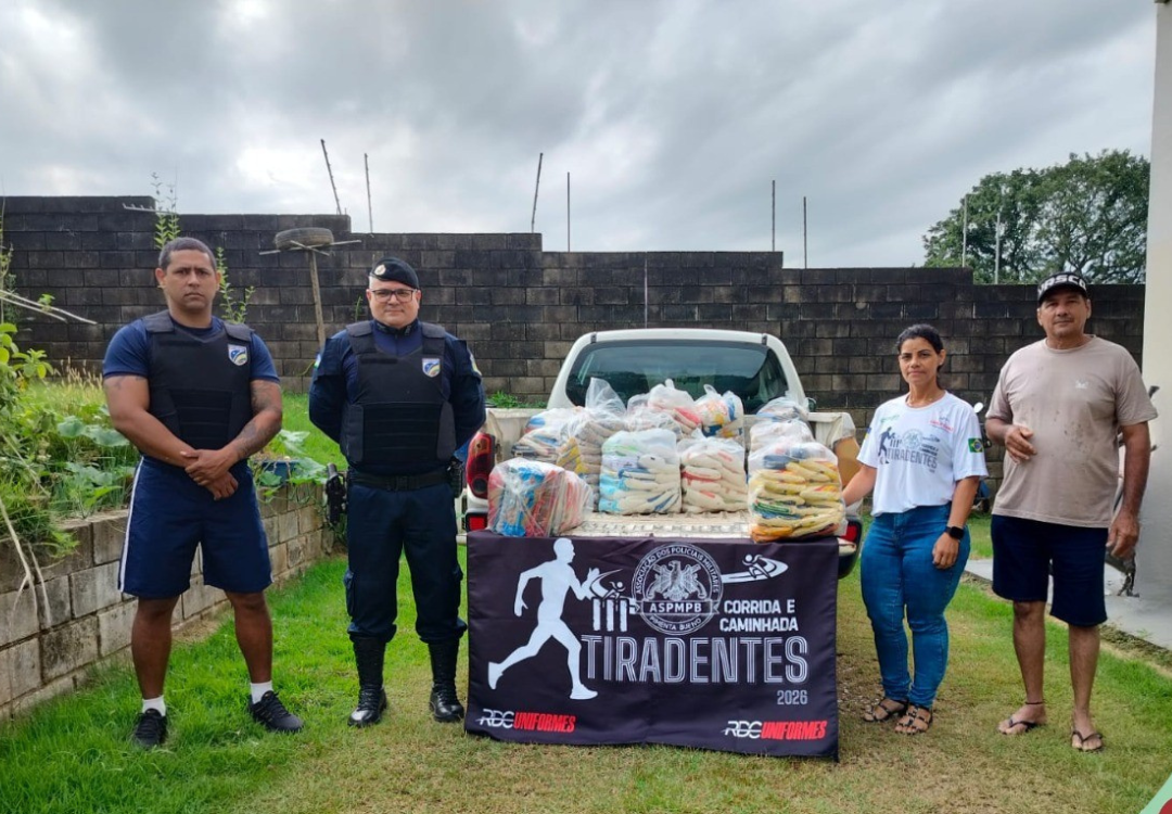 Polícia Militar realiza entrega de alimentos arrecadados na 3ª Corrida e Caminhada Tiradentes