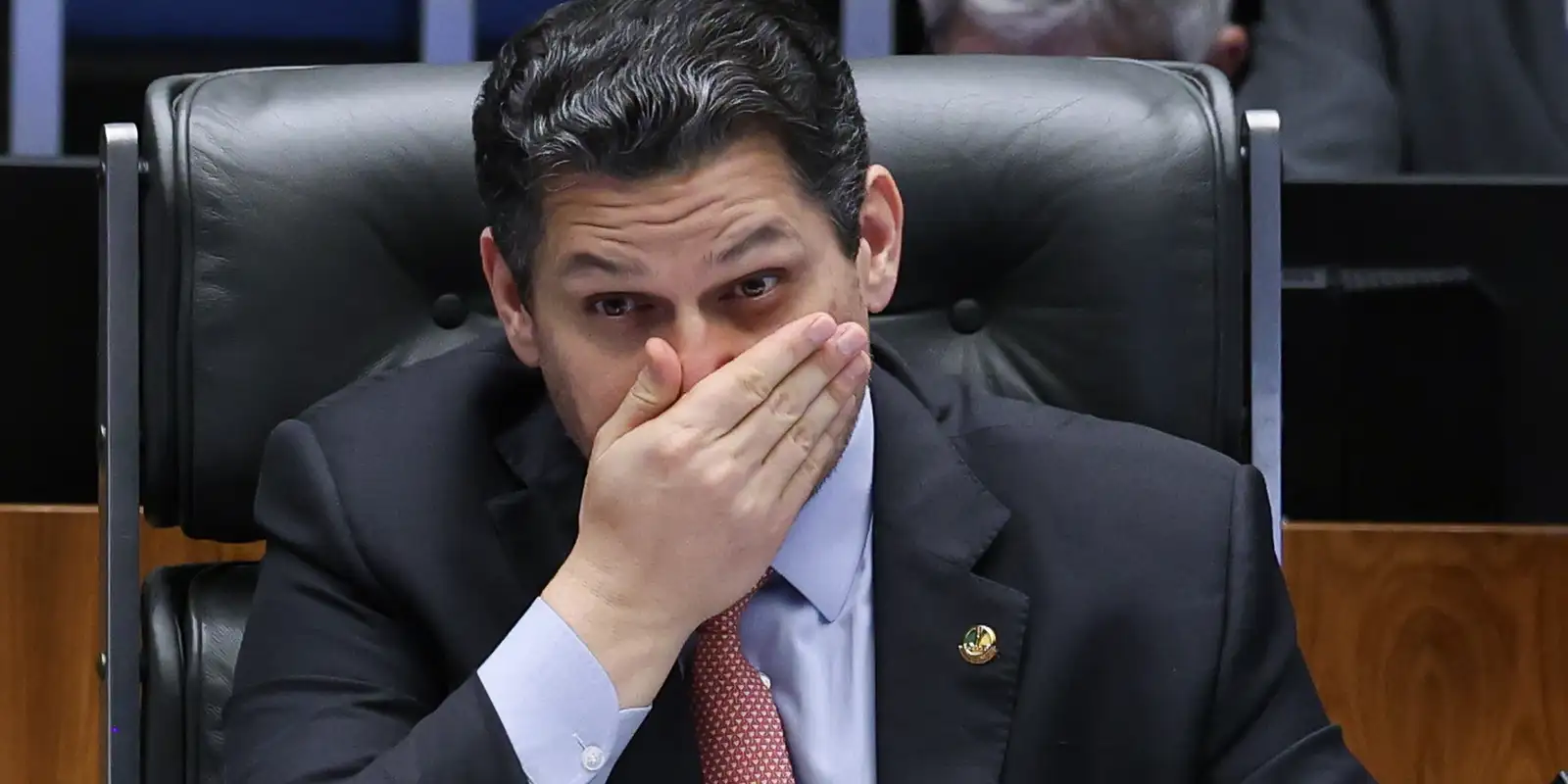 Alcolumbre mantém silêncio sobre 6x1 e oposição tenta preservar escala