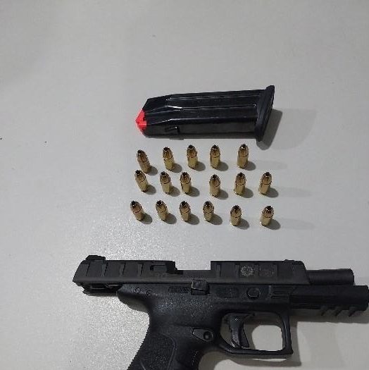 Policiais do 9º BPM conduzem suspeito por violência doméstica e apreendem arma de fogo na Zona Sul de Porto Velho.