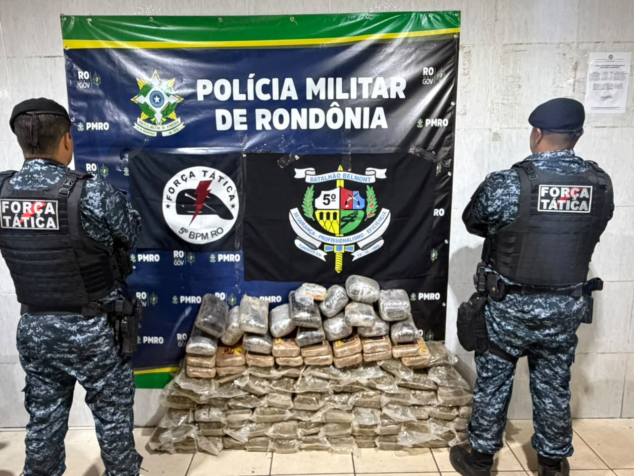 FORÇA TÁTICA DO 5º BPM LOCALIZA ENTORPECENTES EM IMÓVEL ABANDONADO NO BAIRRO SÃO FRANCISCO